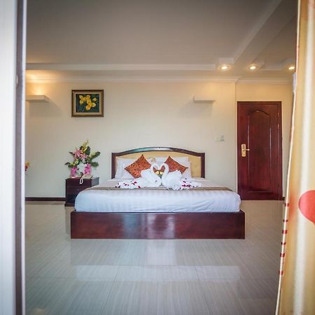 Good Luck Day Hotel & Apartment Phnom Penh Esterno foto