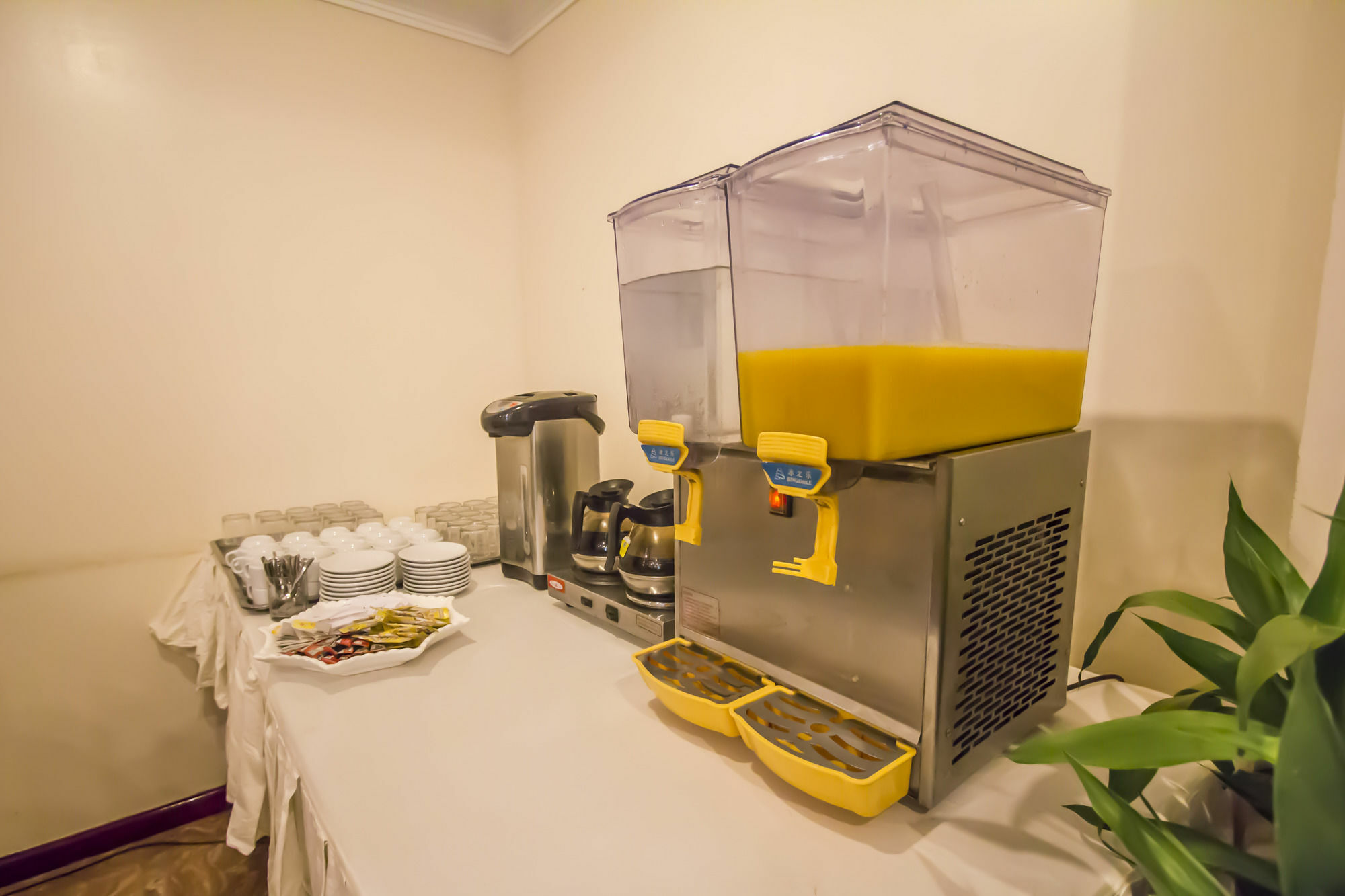 Good Luck Day Hotel & Apartment Phnom Penh Esterno foto