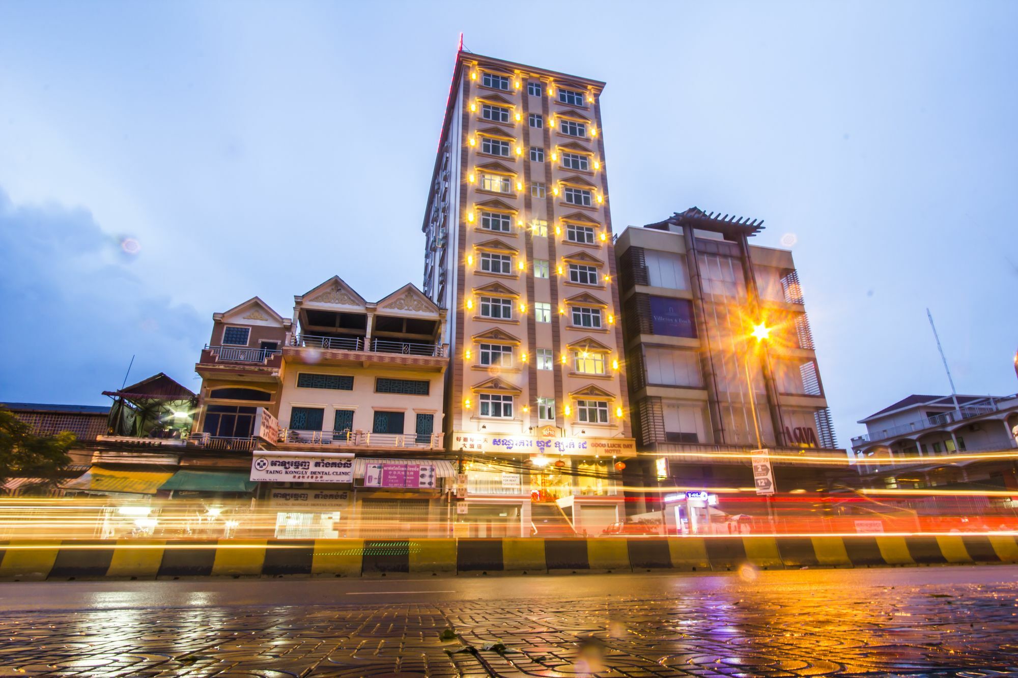 Good Luck Day Hotel & Apartment Phnom Penh Esterno foto